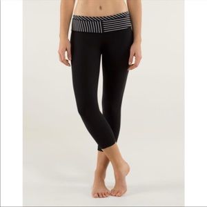 SOLD Lululemon wunder under reversible crops